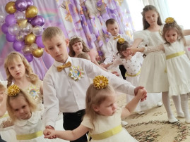Выпускной бал в нашем детском саду в подготовительной логопедической группе №12 Выпускной бал в нашем детском саду в подготовительной логопедической группе №12.